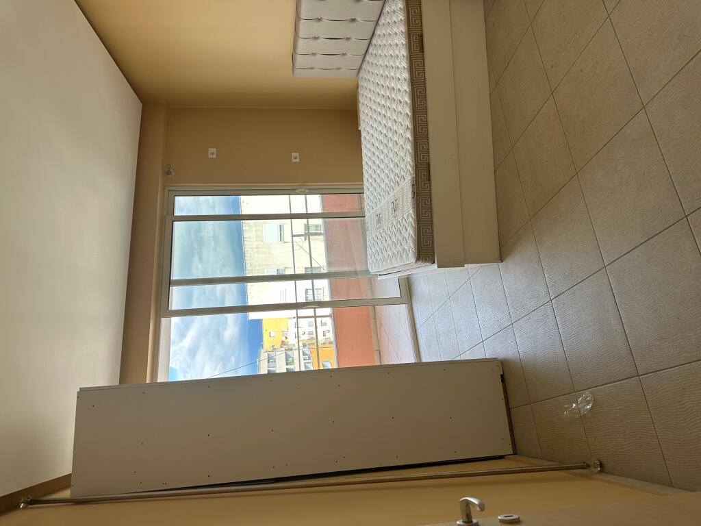 Shitet Apartament ne Astir – Pamje Panoramike dhe Dritë Natyrale!