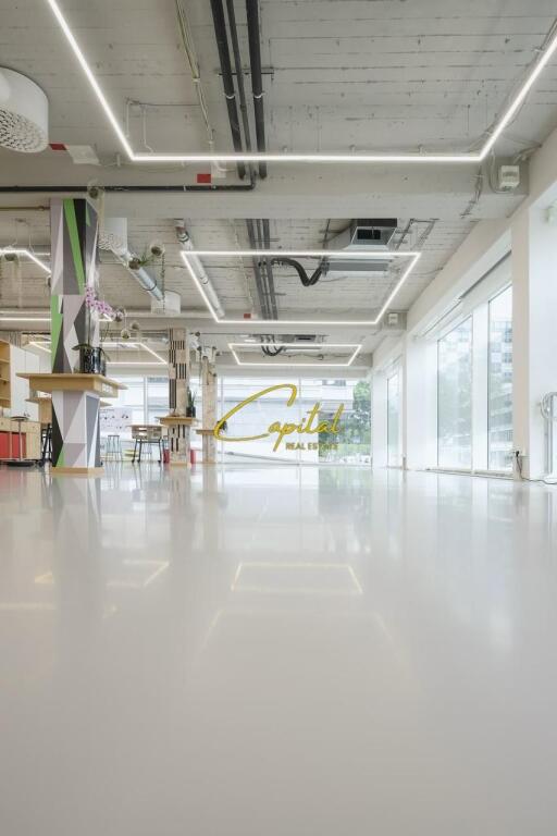 AMBIENT BIZNESI ME QERA 240 M2 AUTOSTRADA TR-DR 3.600 EURO