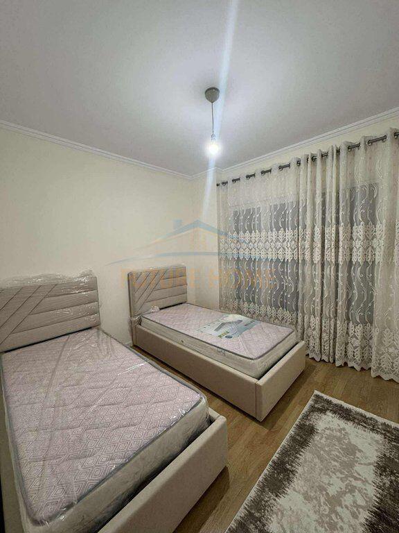 Qera, Apartament 2+1, Rruga 5 Maji, Tiranë