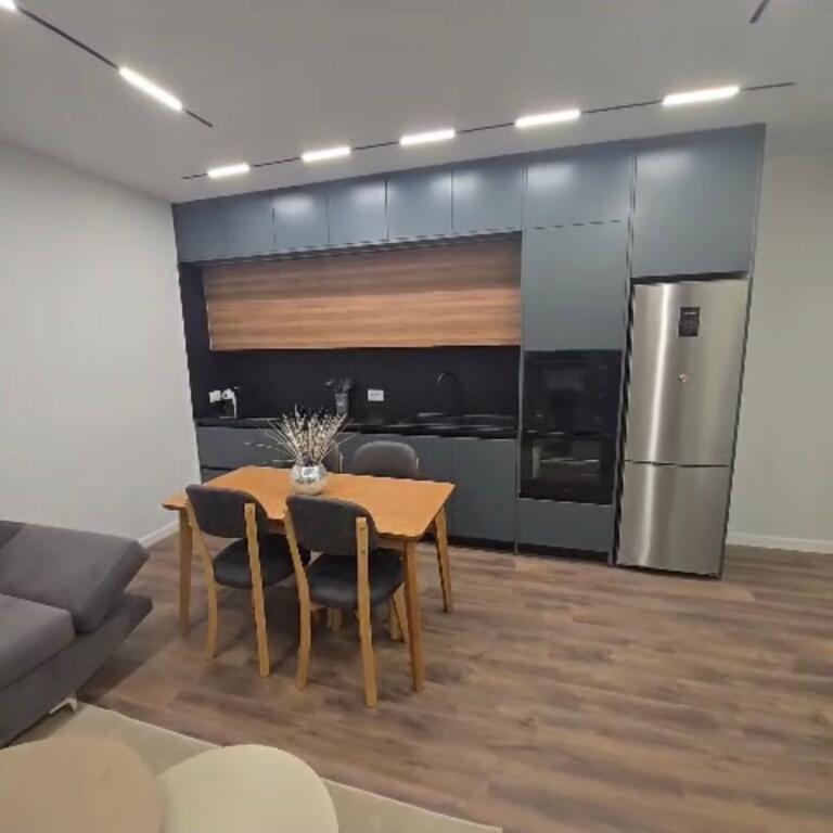 Jepet me qira 2+1+post parkimi prane Hipotekes