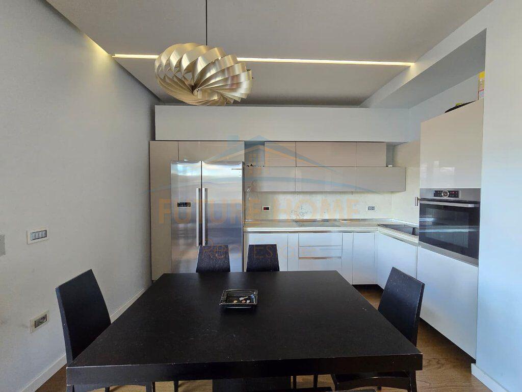 For sale, Apartment 2+1+2+ 2 parking spaces, Center, Tirana.