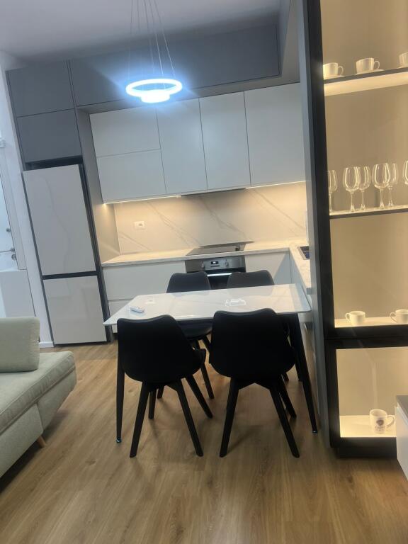 Jepet me qera Apartament 1+1  Adresa : Ali Demi Kaimi  Kati 1  E mobiluar  Cmimi 450€ i diskutueshem