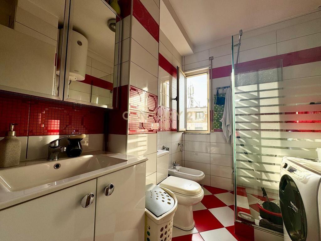 APARTAMENT 4+1+1+2T NE FRESK ME SIP. TOTALE 219 M2 DHE POST PARKIMI PER 2 MAKINA