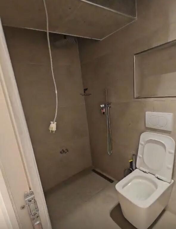 ZYRE ME QERA 50 M2 RRUGA BARDHYL I 50.000 LEKE