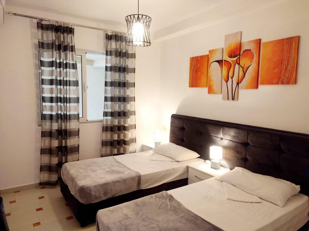 Shitet Apartament me pamje anesore nga deti ne rrugen ''Butrinti''