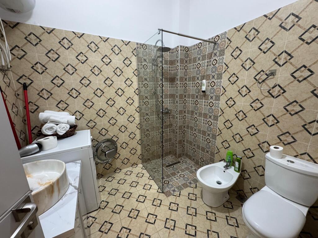 Jepet apartament me qera 1+1