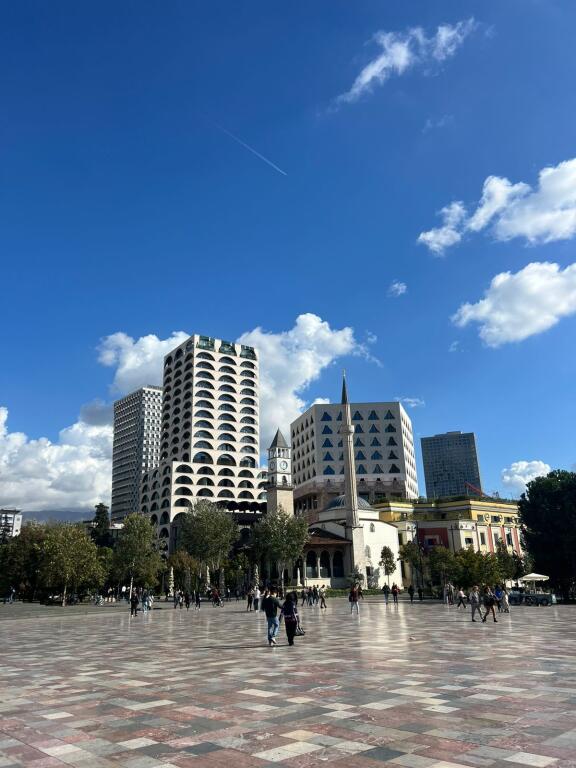 Locale in affitto, Centro.