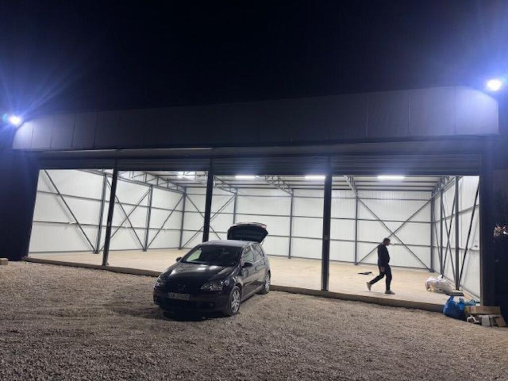 KAPANON ME QERA 200 M2 TUFINE 1500 EURO