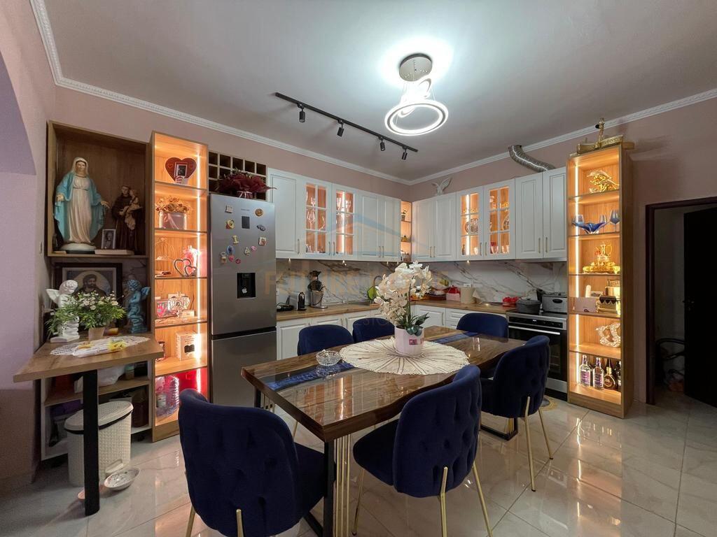 Casa Privata+Cortile in Vendita, Vasil Shanto