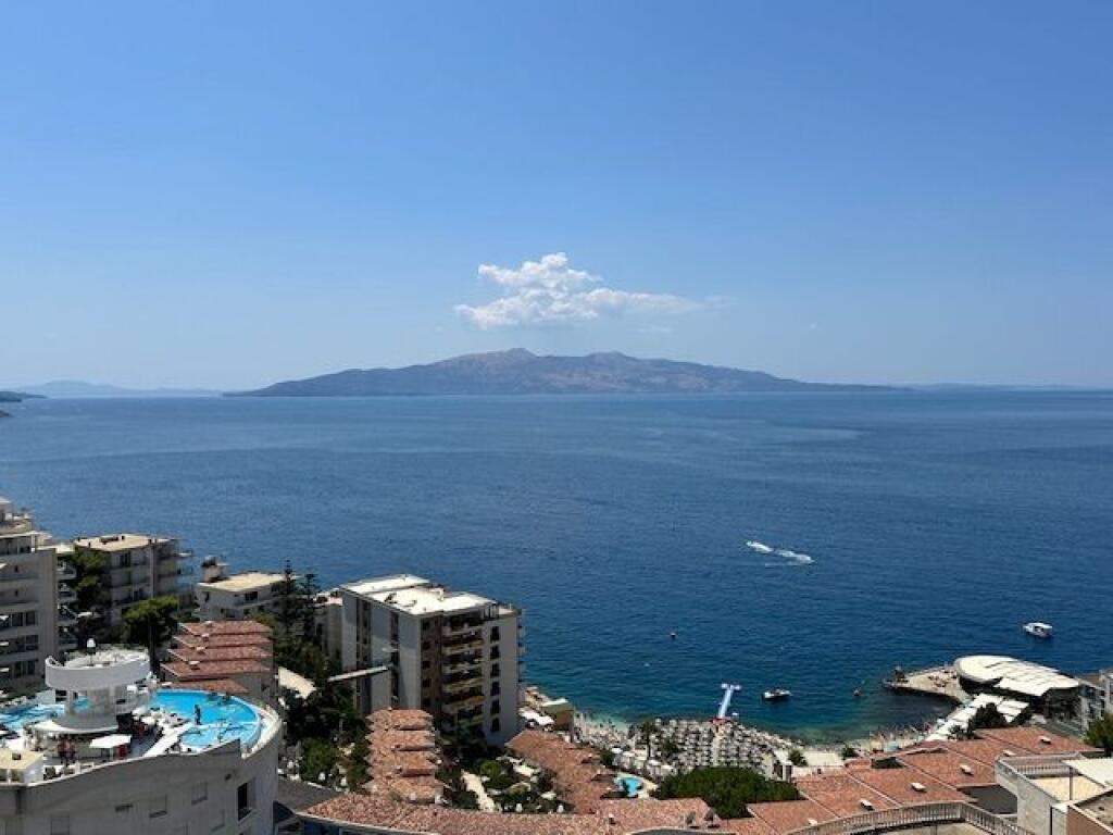 Shitet Papafingo me pamje nga deti ne Sarande