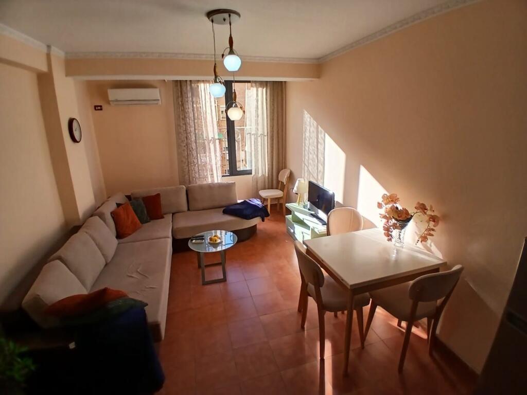 Jepet Me Qera Apartament 1+1+1 Ballkon