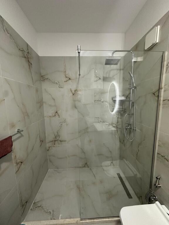 🏢 APARTMENT FOR RENT – CENTER OF TIRANA (Zogu i Zi, near Rrtondo, opposite Ring Center)  Apartment 2+1 for rent, with an area of 77 m², located on the 8th floor of a new building with elevator. ✅ Fully furnished with modern conditions ✅ Offered for rent for the first time ✅ Very favorable location – close to every service  💶 Price: 1000 € / month