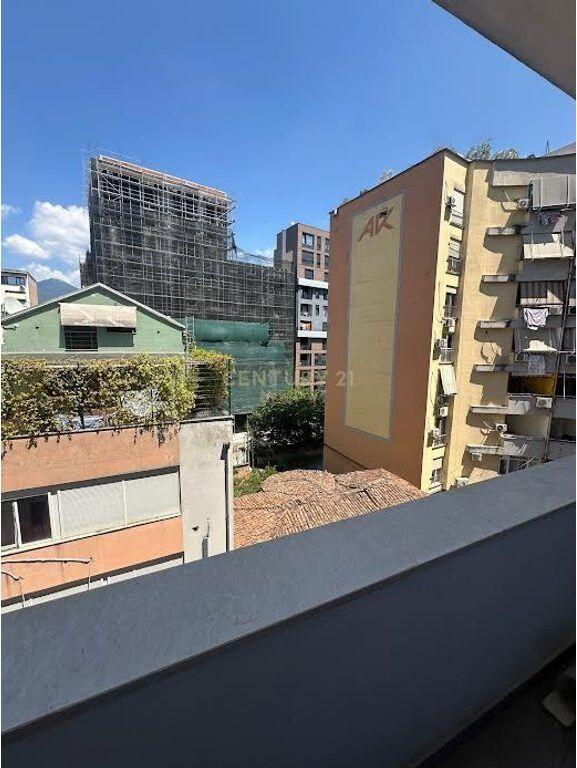 Appartamento appena arredato in affitto a Pazari Ri.