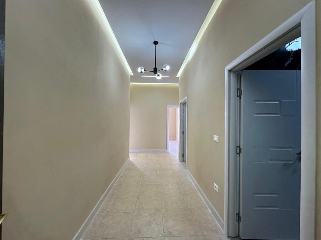 APARTAMENT 3+1 PER SHITJE NE PLAZH, PRANE SHKOLLES BAJRAM CURRI