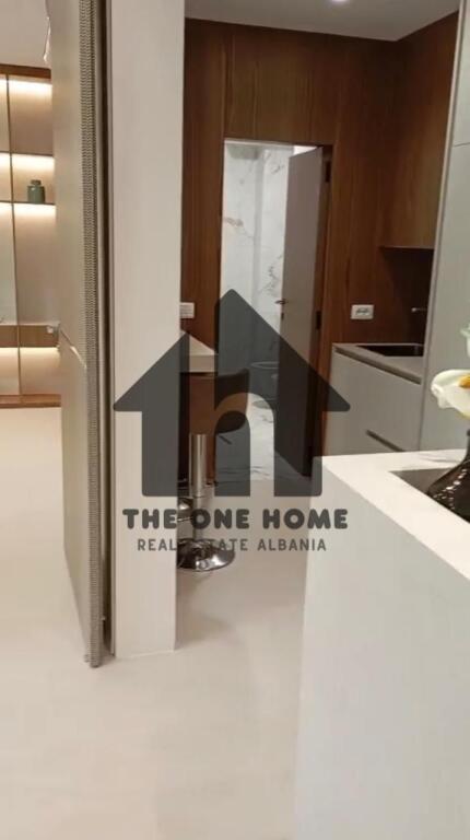 Qera Ambient Zyre - Myslym Shyre (rruge kryesore).