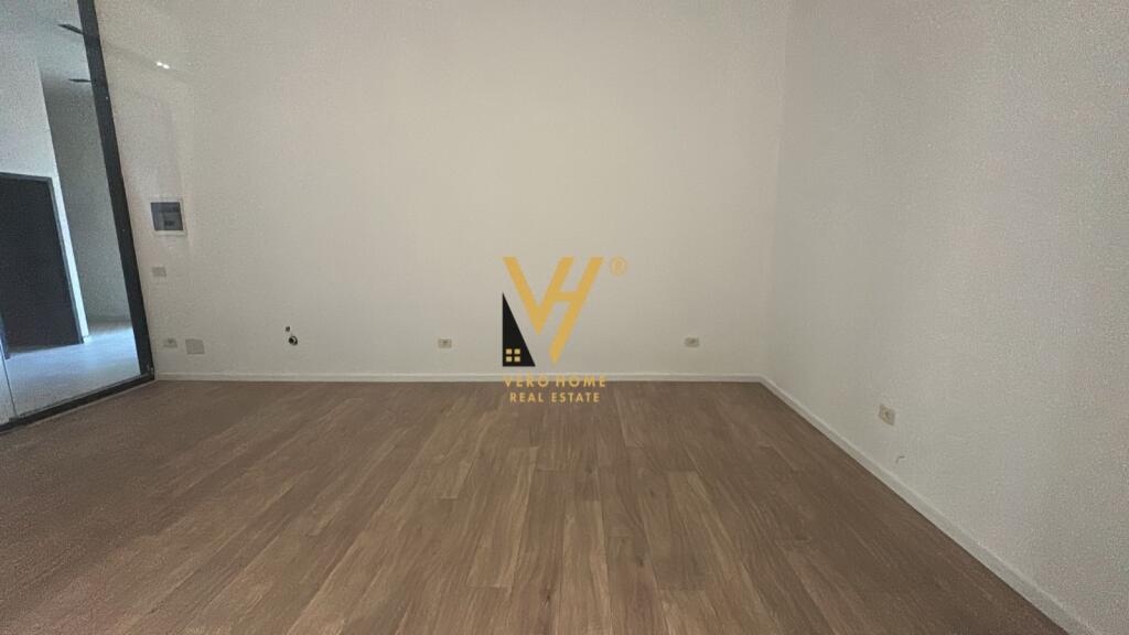 OFFICE 38 M2 FOR RENT AT MINE PEZA 800 EURO