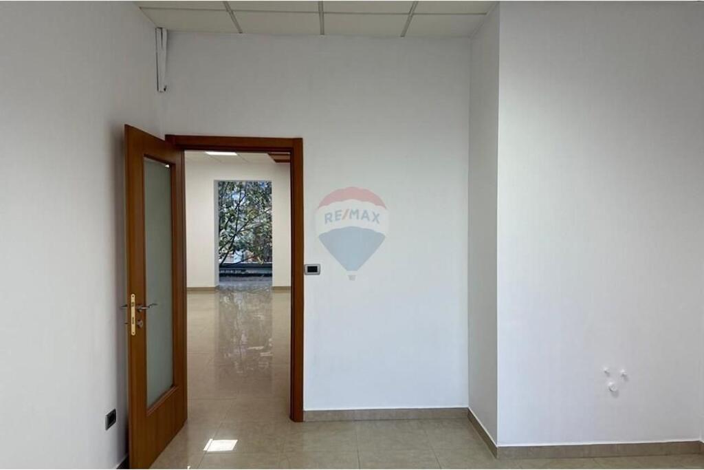 🔑 Ufficio in Affitto a Bllok