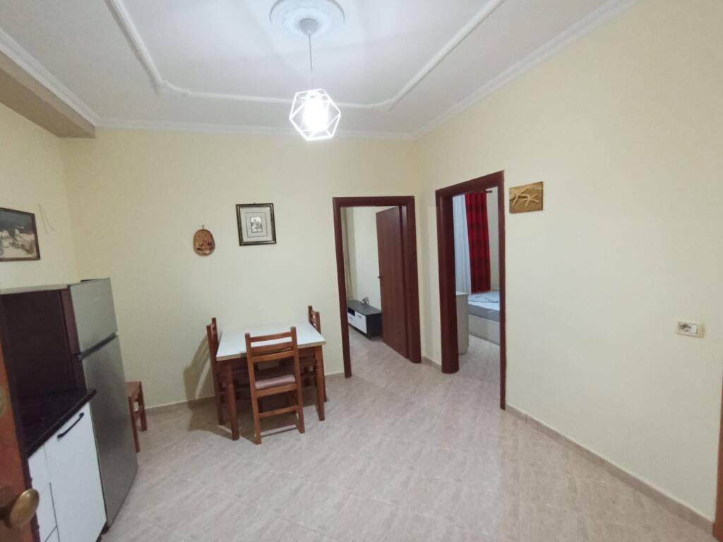 Apartament me qera ne plazh rrota kuqe