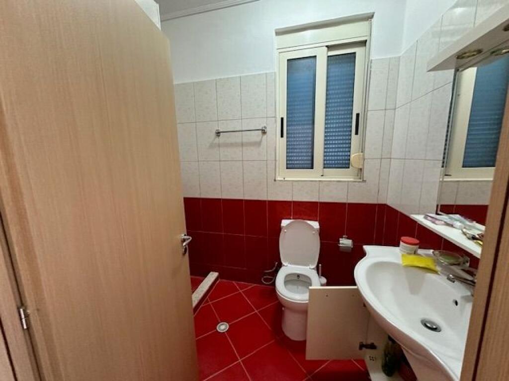 Shitet Papafingo me pamje nga deti ne Sarande