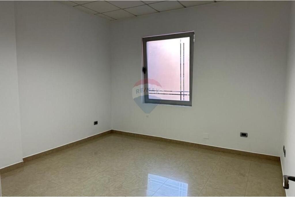 🔑 Ufficio in Affitto a Bllok