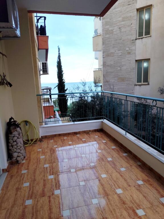 Shitet Apartament me pamje anesore nga deti ne rrugen ''Butrinti''