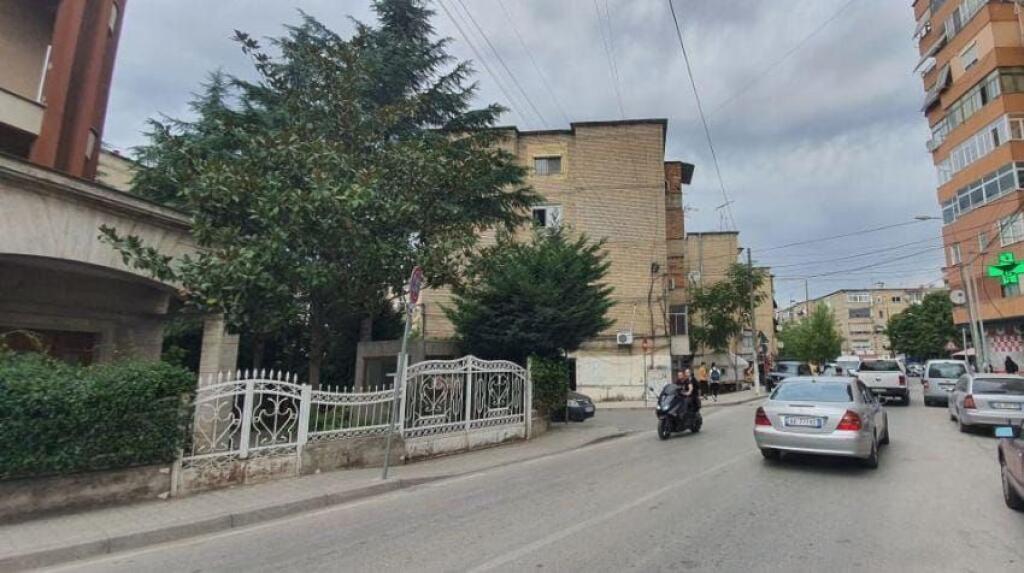 Godine 5 kateshe me qera tek ish stacioni i fundit te tiranes se re.