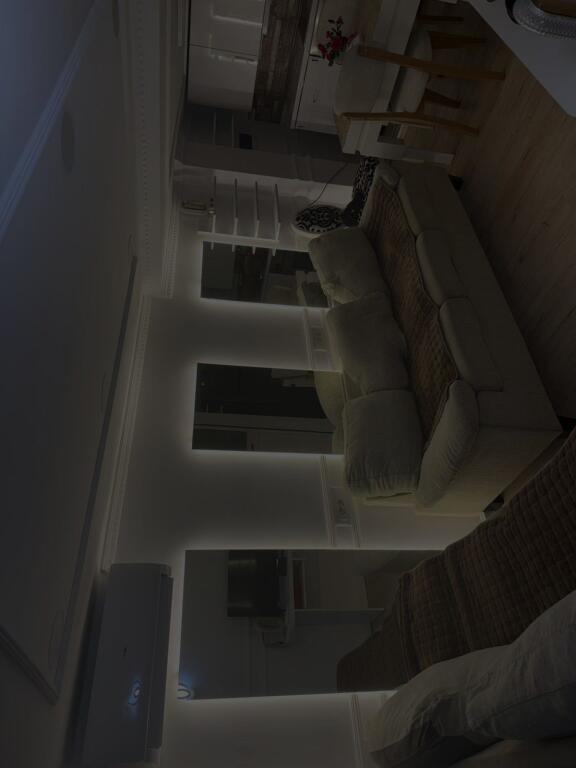 Jepet me qira shtëpi private 1+1 në zonën e *Bllokut*