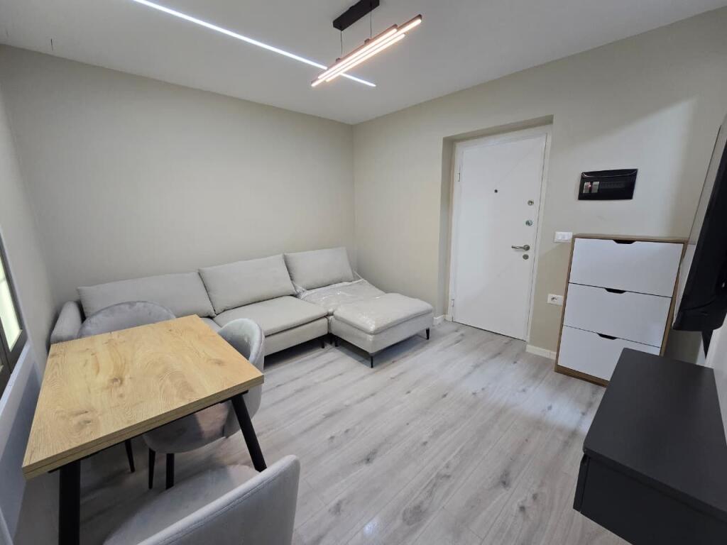 Appartamento 1+1+Balcone in Affitto Vicino alla Scuola Mihal Grameno