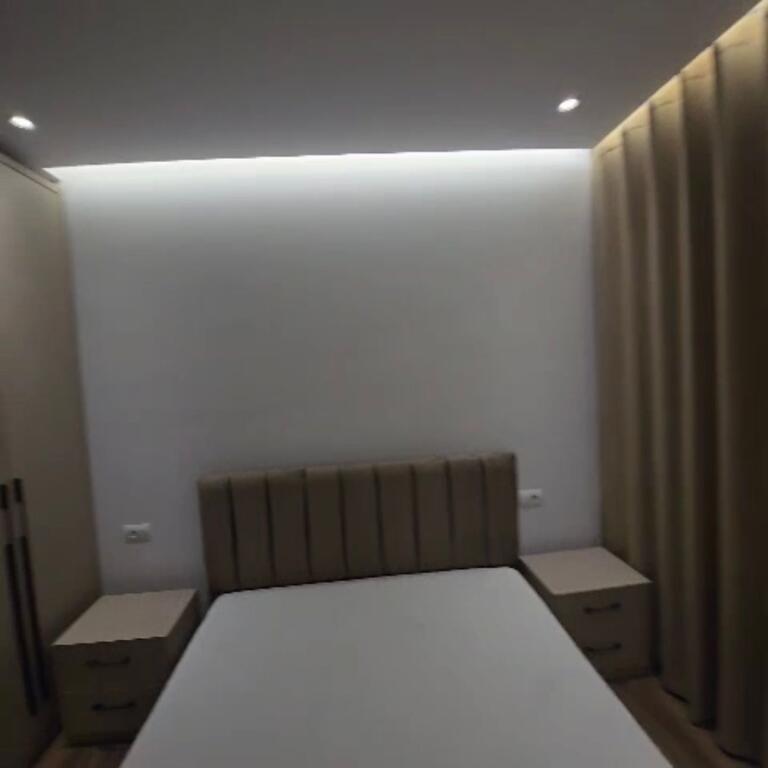 Jepet me qira 2+1+post parkimi prane Hipotekes