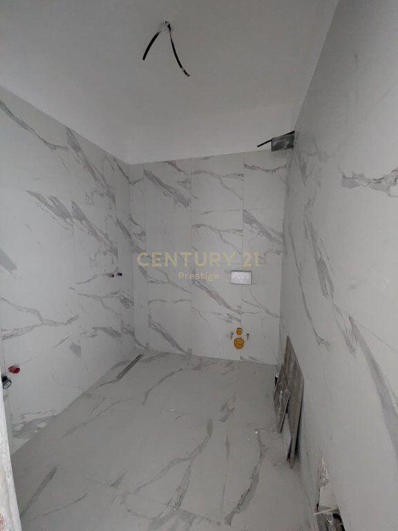 🏢 Vendesi in vendita Appartamento 2+1+2 a “Corner Residence”, Tirana – Investimento Premium