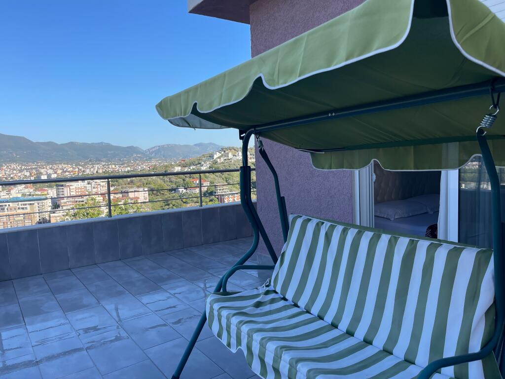 Apartament luksoz 2+1 me Ballkon Panoramik 360grade tek Liqeni I Thate