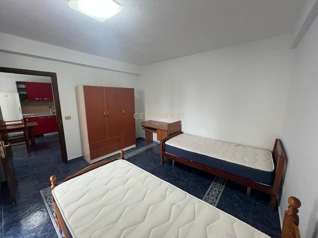 🏢 Jepet me Qira Apartament 1+1 – Bulevardi Zogu i Parë, tek New York