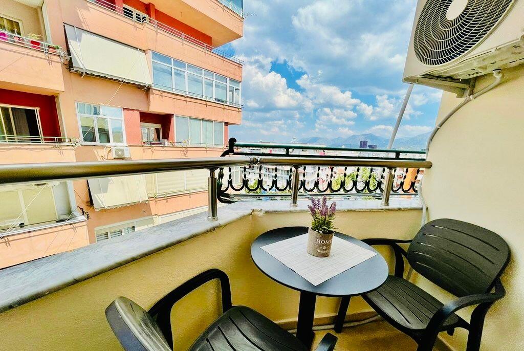 Commune of Paris, Apartment 1+1