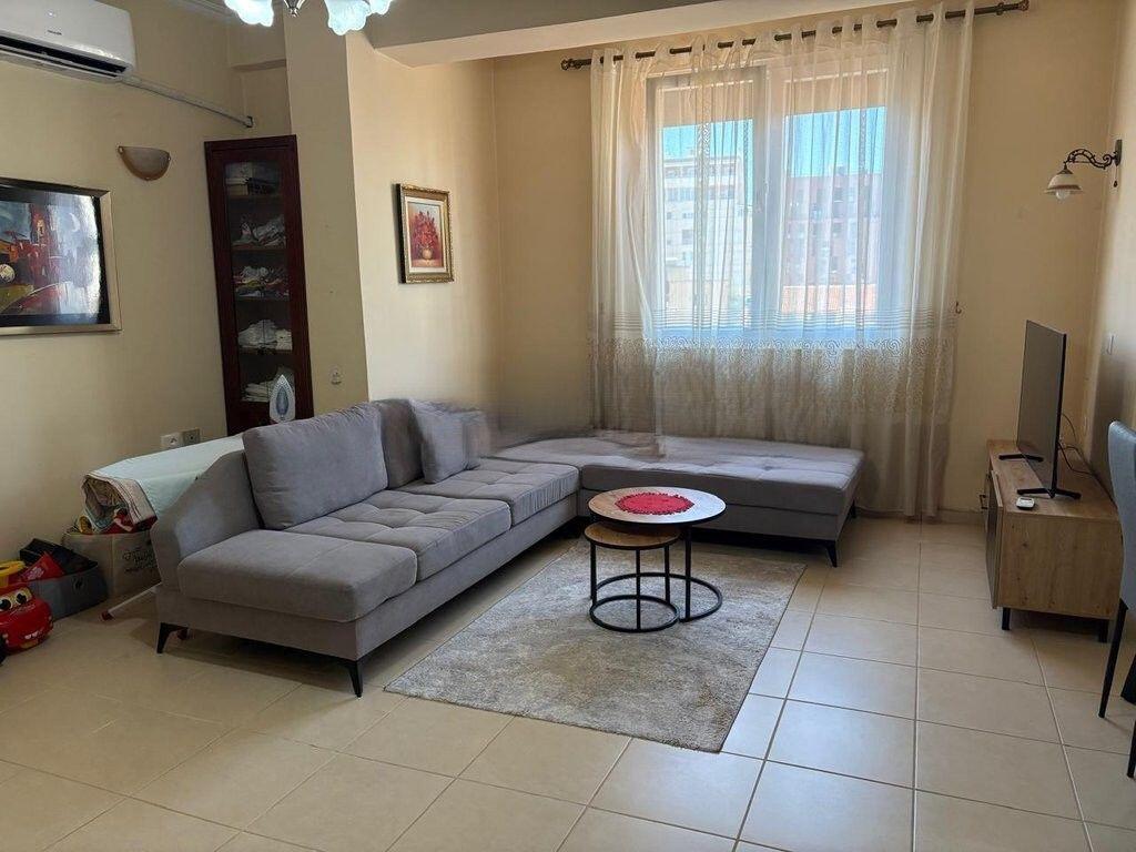 Jepet me qira Apartament 2+1 te Shkolla e Kuqe!!! 570 € /Muaj