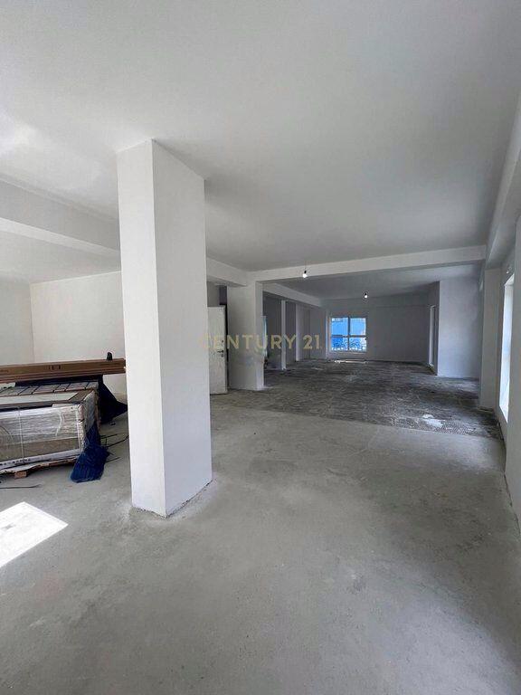 Ambient komercial Ali Demi rezidenca kaimi