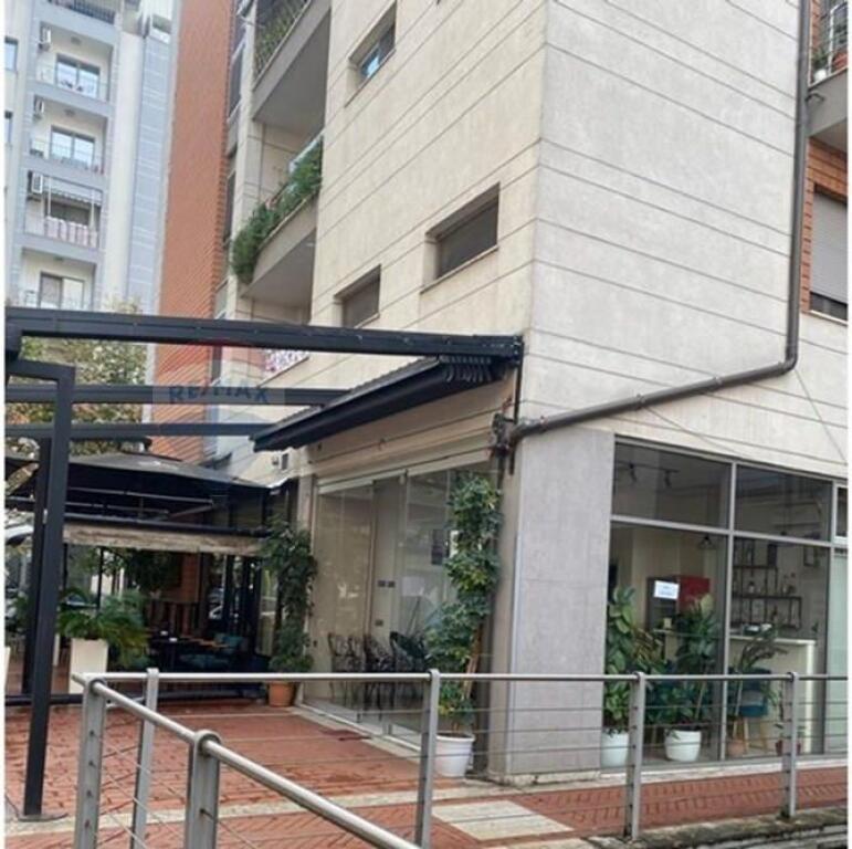 Jepet Dyqan me Qira në Kinostudio !