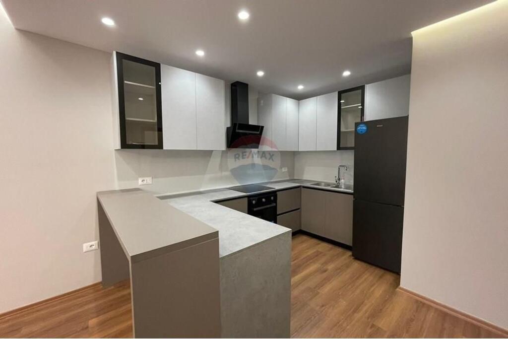 2+1 apartment for rent on Dibra street!