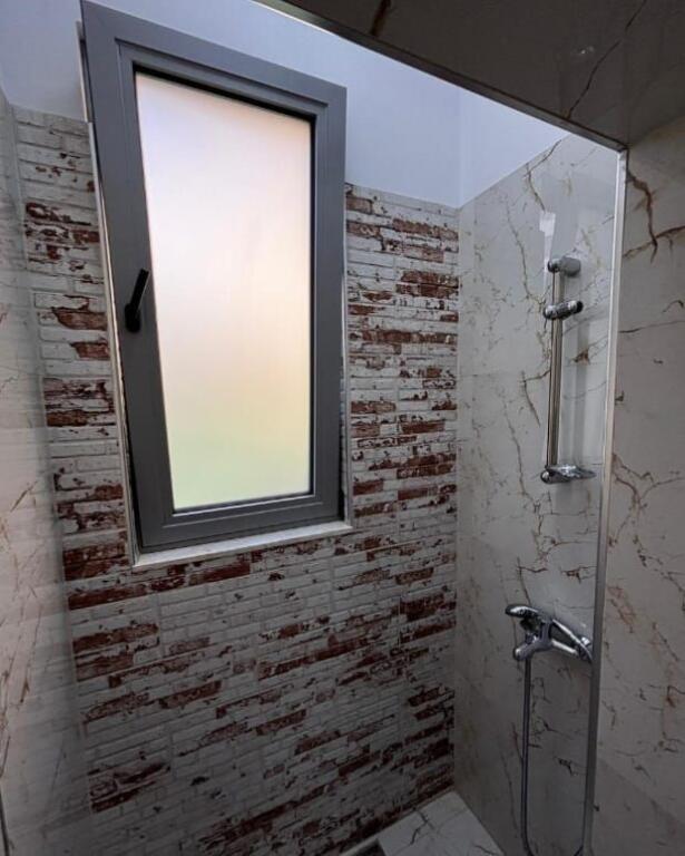 ZYRE ME QERA - TEK MEDRESEJA