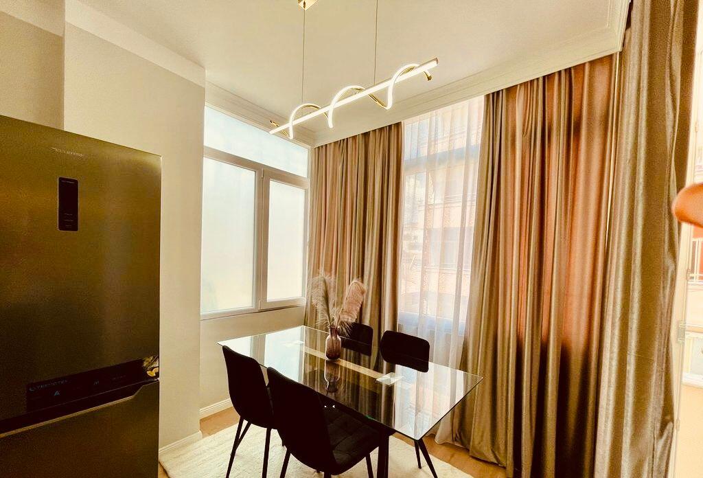 Commune of Paris, Apartment 1+1