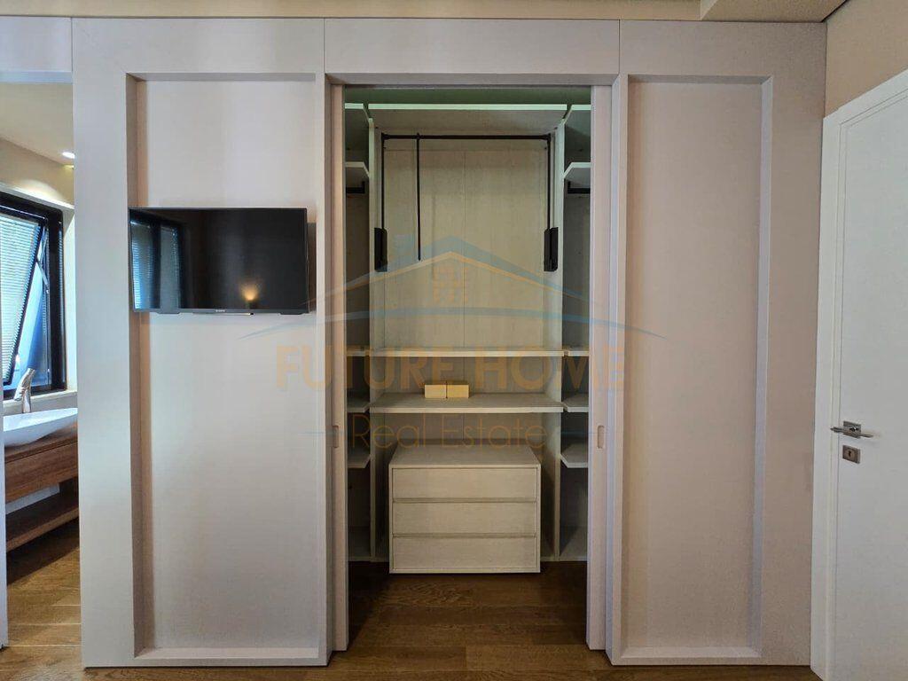 For sale, Apartment 2+1+2+ 2 parking spaces, Center, Tirana.