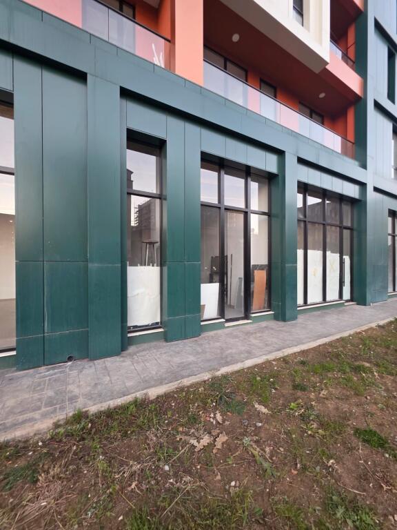 Shitet, Ambjent biznesi + Depo + 2 Poste parkimi,Platinum Residence, Bulevardi Ri, Tiranë