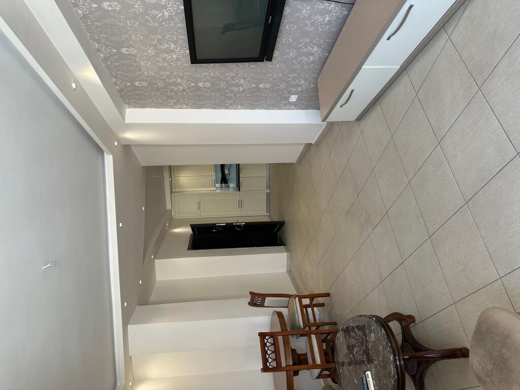 Shitet Apartament ne Astir – Pamje Panoramike dhe Dritë Natyrale!