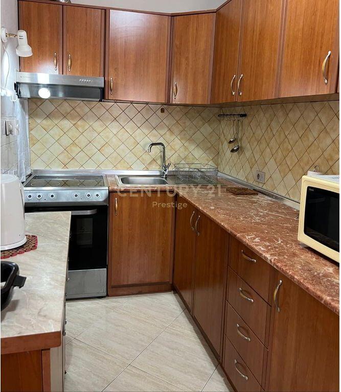 🏢 Apartament 2+1 me Qira – Pranë Ambasadës Amerikane, Tiranë