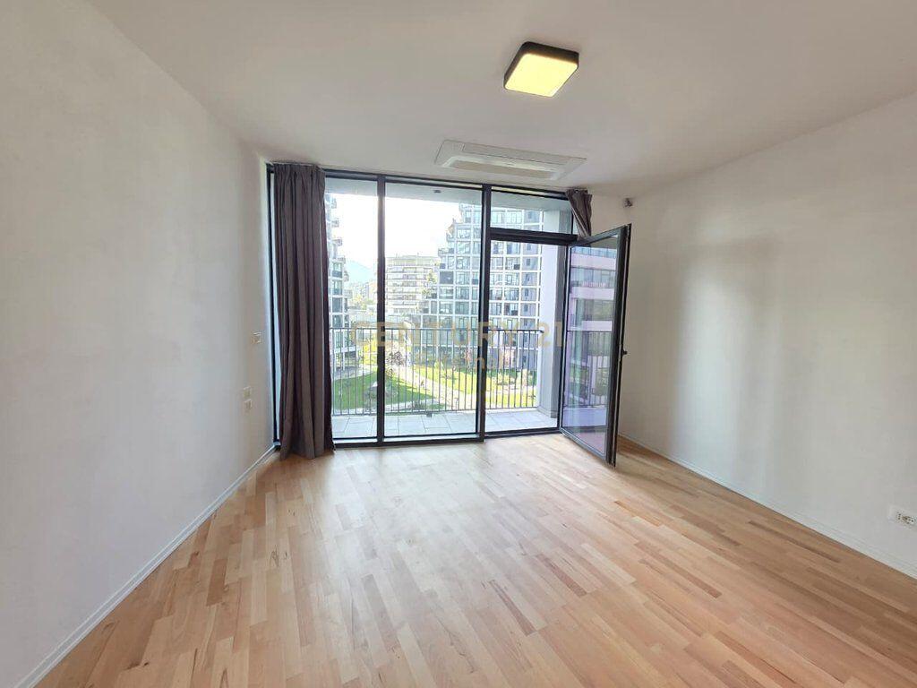 🏢 Office for Rent + Parking Spot – Lake View Residence, Tirana