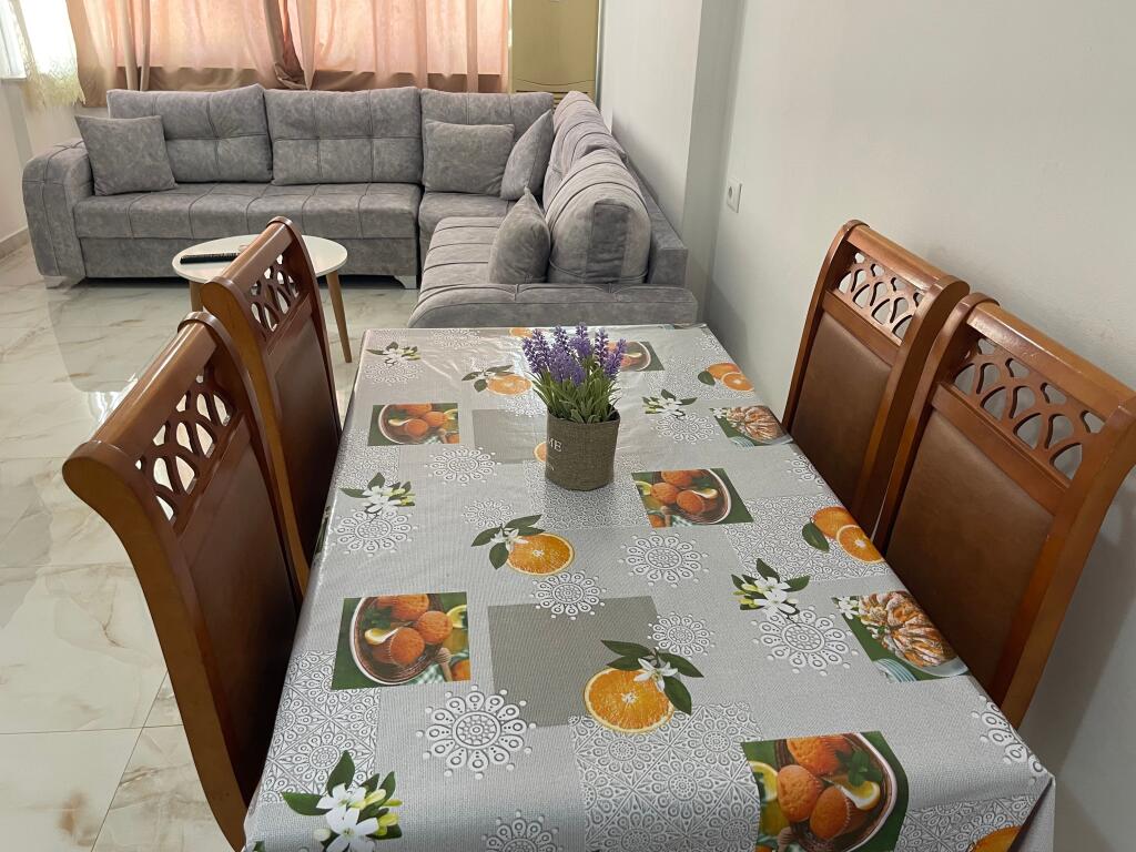 Apartament 2+1 me mobilim modern ne Unazen e Re, Astir.