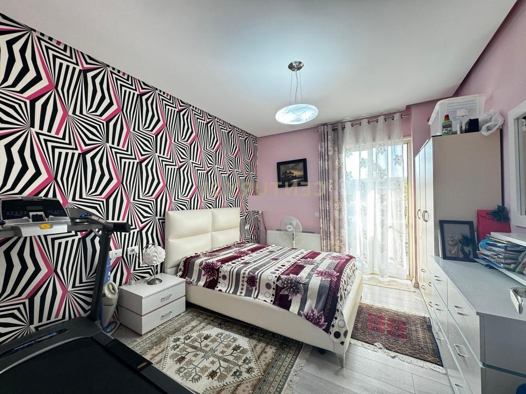 APARTAMENT 4+1+1+2T NE FRESK ME SIP. TOTALE 219 M2 DHE POST PARKIMI PER 2 MAKINA