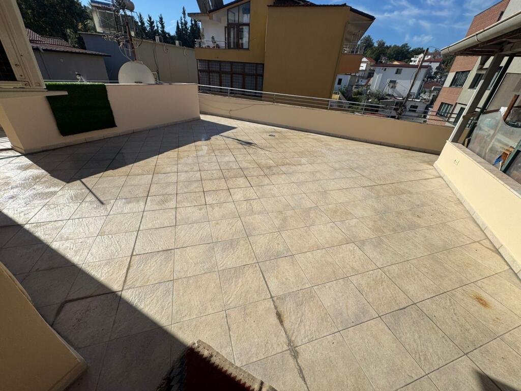 🏡 *2+1 apartment for rent*   📍 *3 Brothers Kondi Street*   🛋️ 3rd floor of a villa, furnished   🚗 Parking spot   👨‍👩‍👧 Only for families   💶 450€