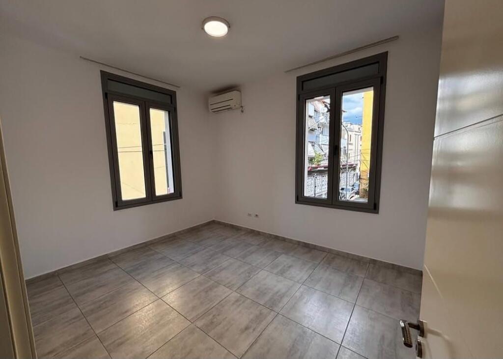 ZYRE ME QERA - TEK MEDRESEJA