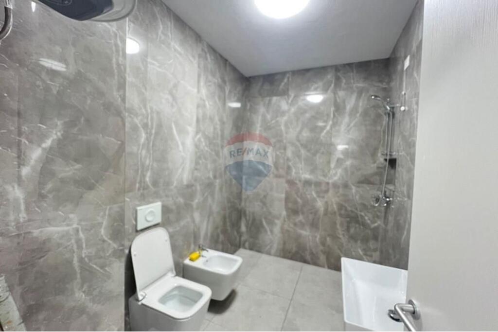 Zyre per qira te Komuna e Parisit !