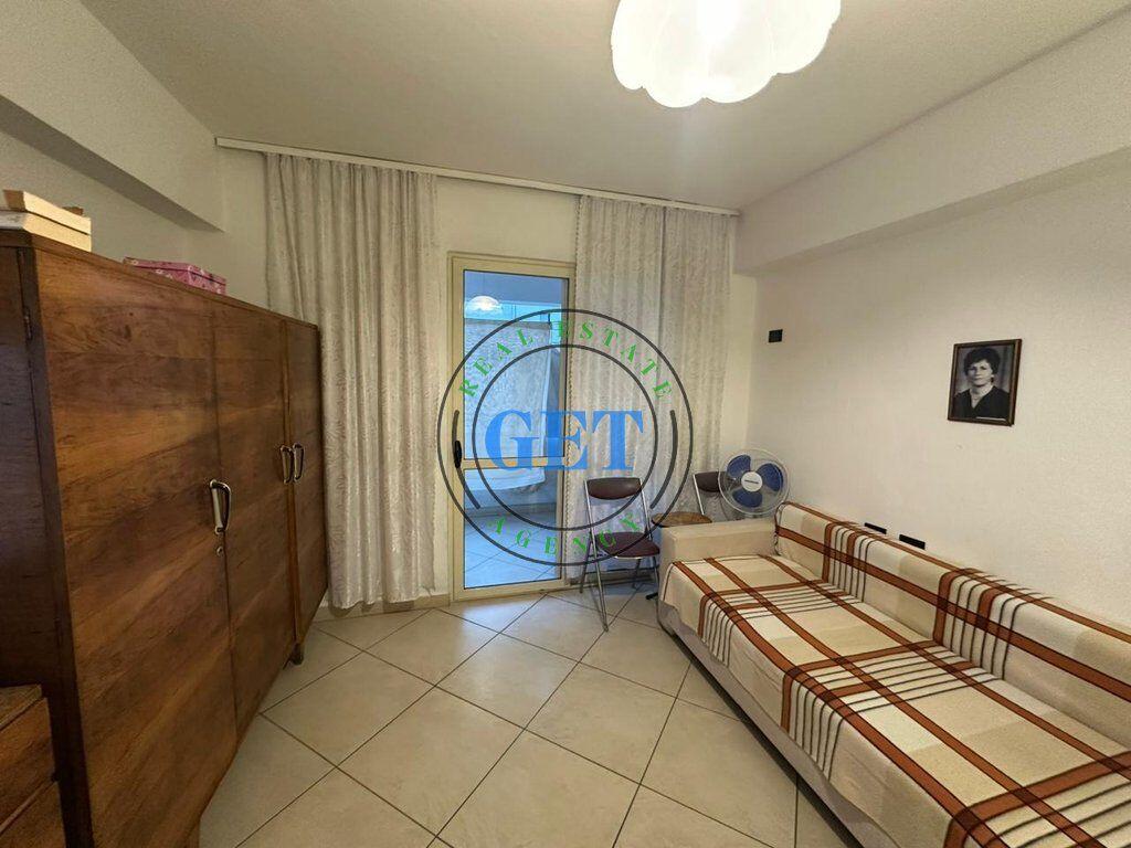 Shitet, Apartament 2+1 Rruga e Portit, Durres.